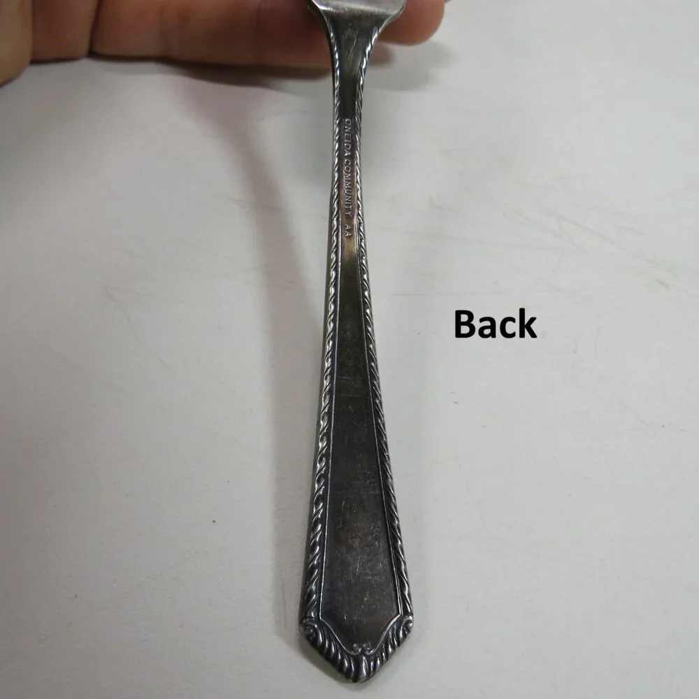 Grosvenor Butter Knife 1921 Oneida AA Silver Plated
